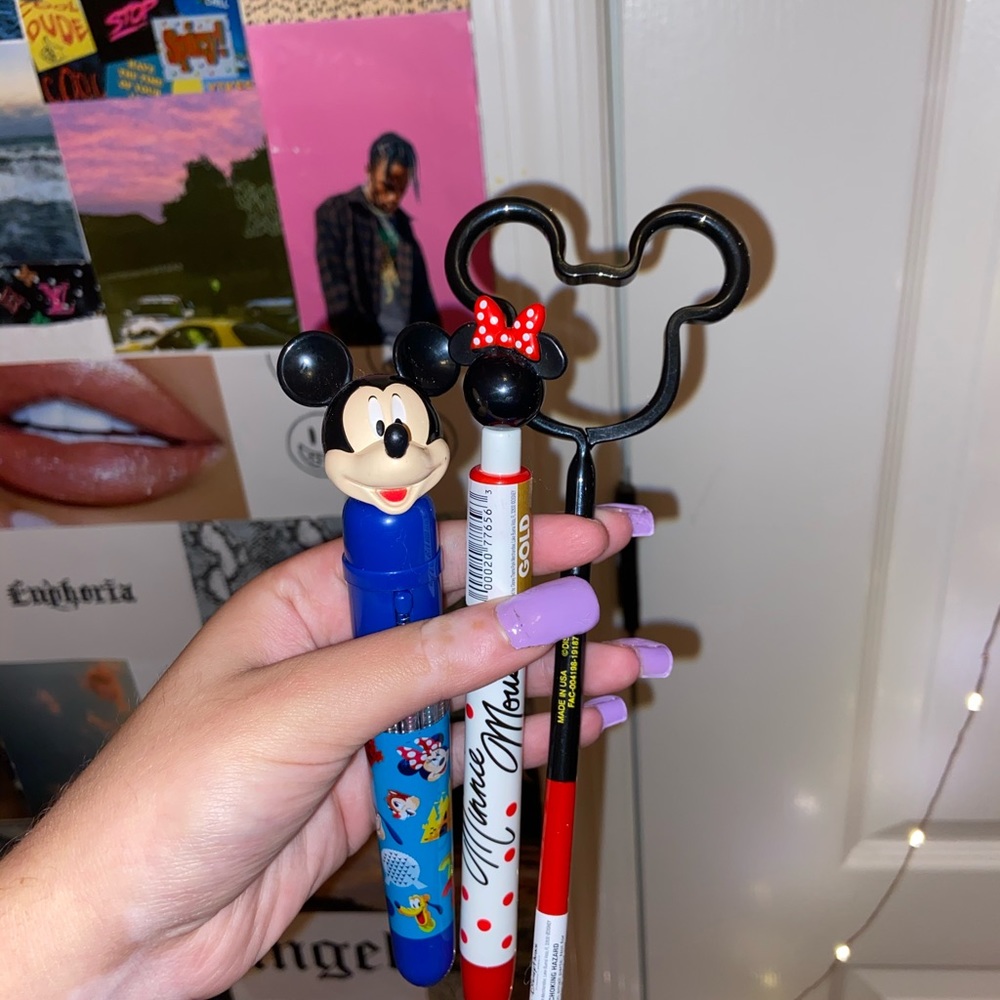 3 DECORATIVE DISNEY PENS WITH TAGS